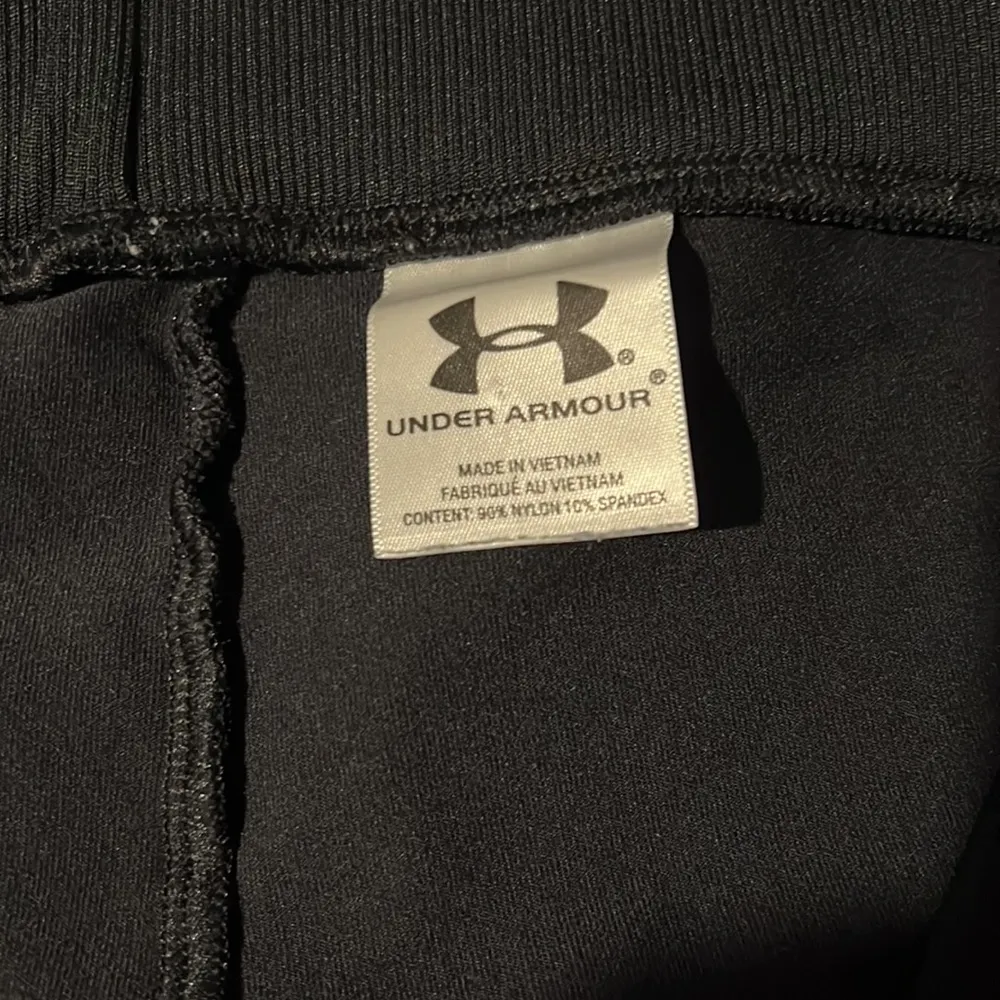 Under Armour all season‎ her pants . Size M - Image 7