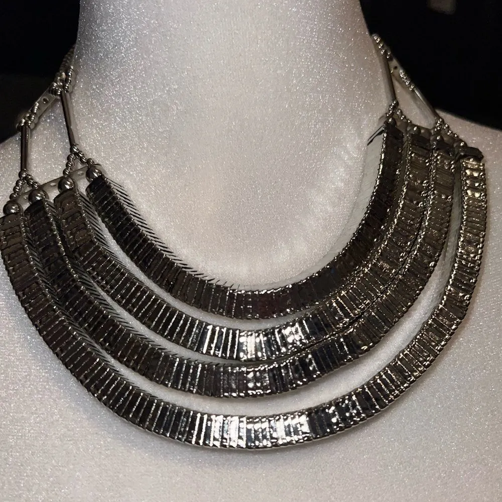 Gorgeous 4 strand square block chain necklace! New!! Silver - Image 2