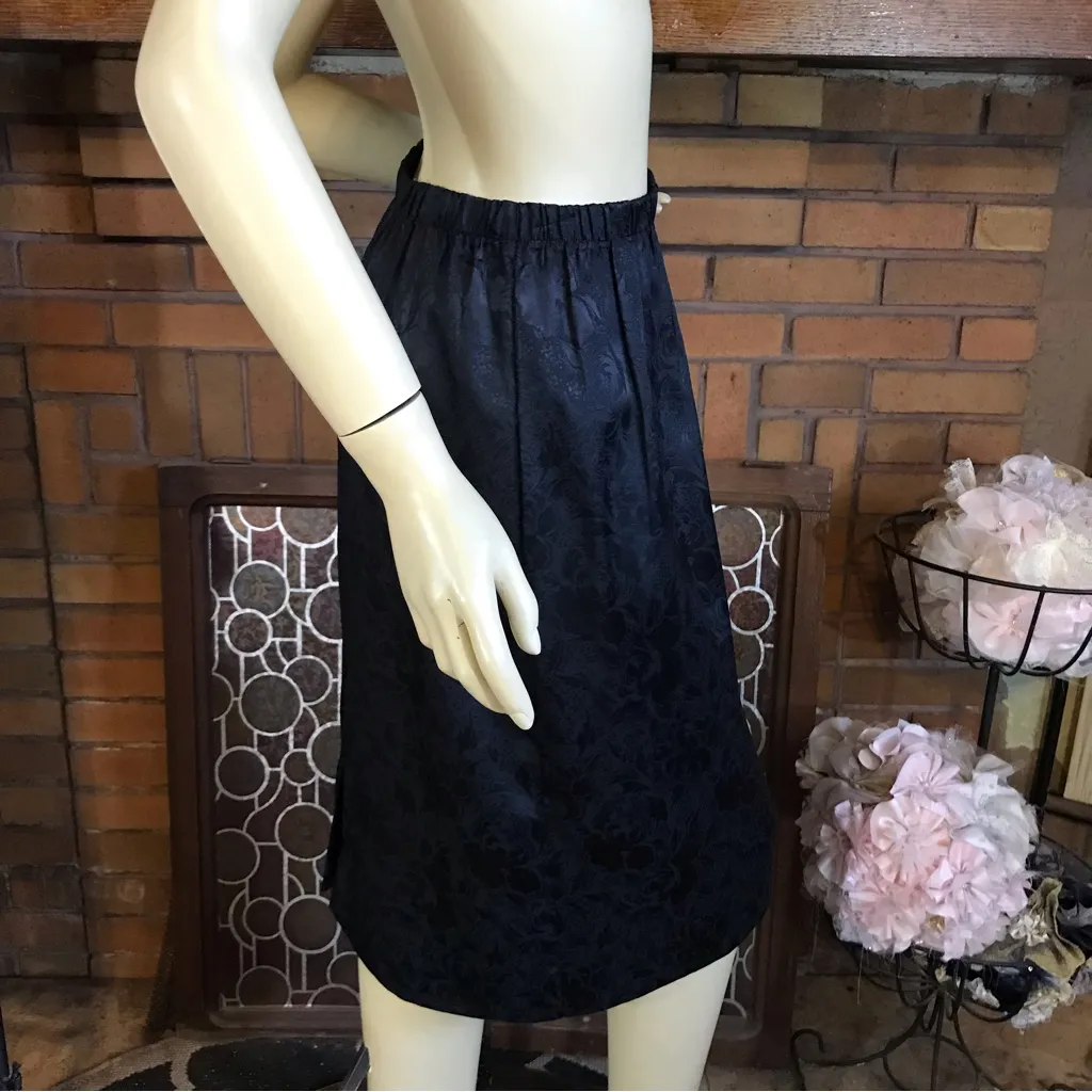 VINTAGE 1980'S DAMON II BLACK BROCADE SKIRT & BLOUSE SET (8) - Image 10