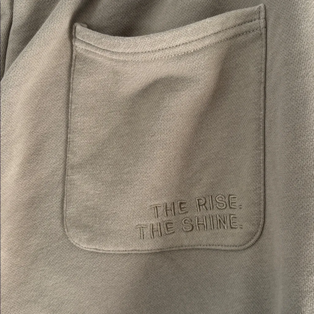 Vuori Sedona Logo Jogger Olive Green Sz XL The Rise Shine Athleisure Gorpcore - Image 8