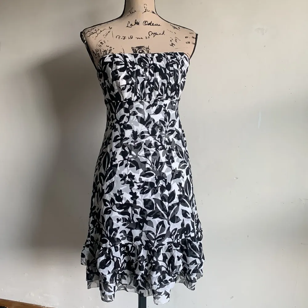 White House Black Market Strapless Silk Black White Dress Sz 2 - Image 5