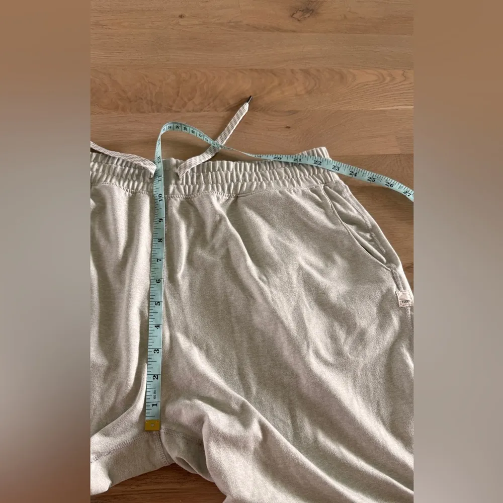 Vuori women’s performance jogger ecru heather size X-Large - Image 7