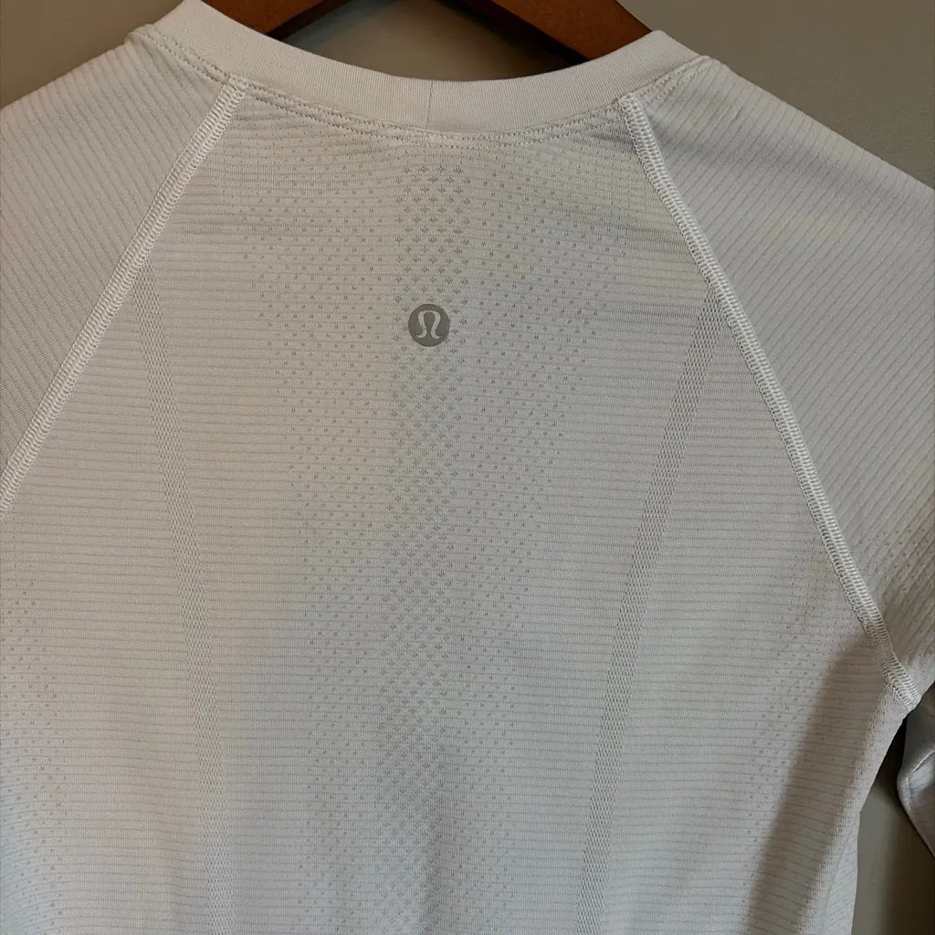 Lululemon Swiftly Tech Long Sleeve 2.0 White/Gray Crew Size 4 - Image 6
