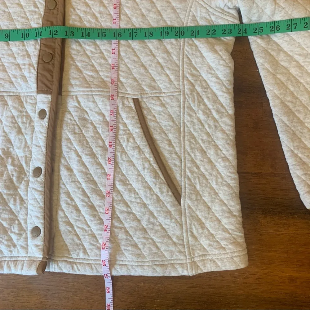 Orvis  quilted cream dark tan full button jacket. Size XL - Image 2