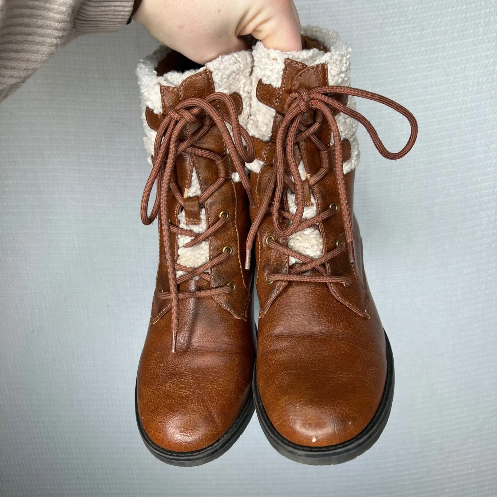 Baretraps Womens Brown Faux Leather Lace Up Ankle Boots with Sherpa Trim Size 8 - Image 2