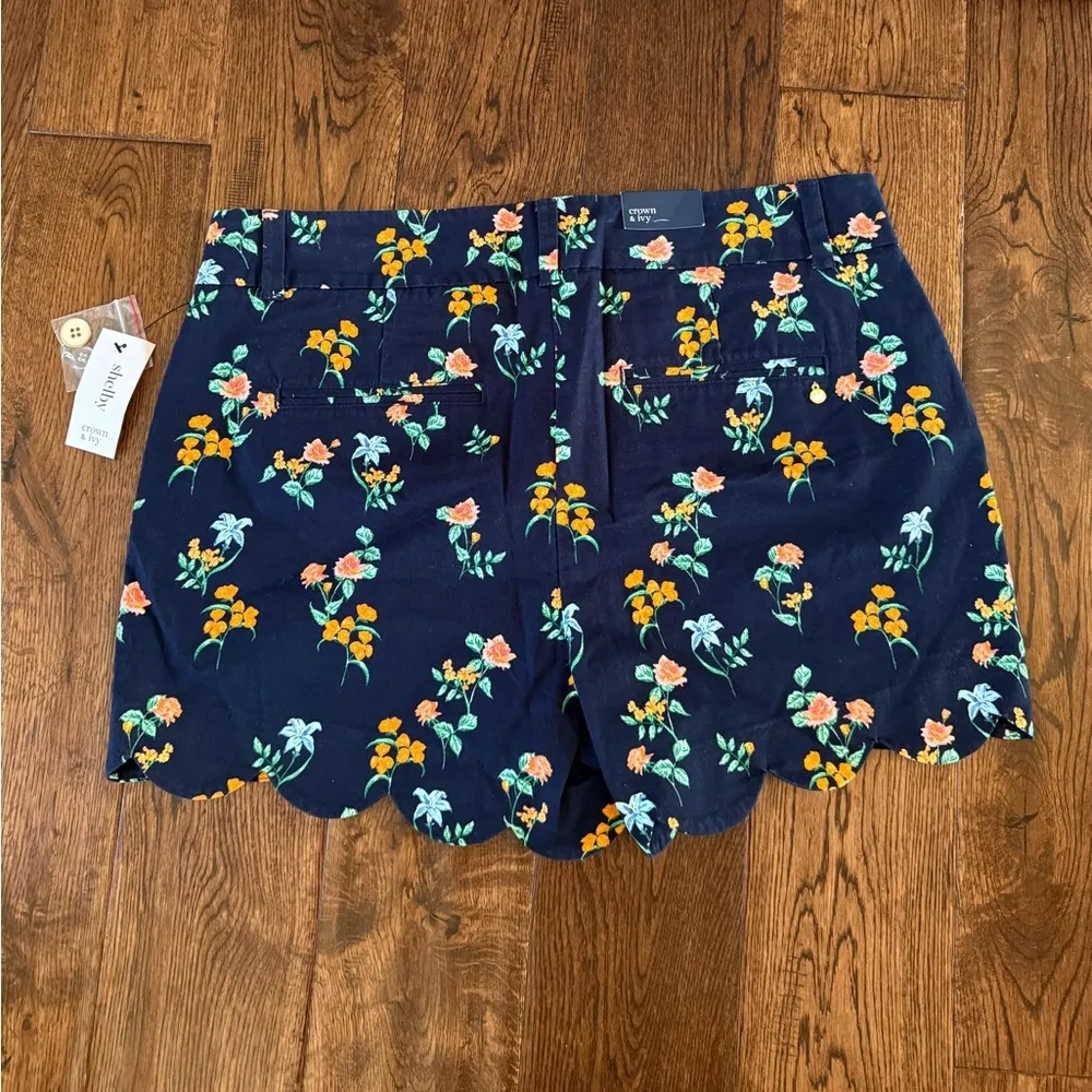 NWT Crown & Ivy Scalloped Hem Shorts - Image 3