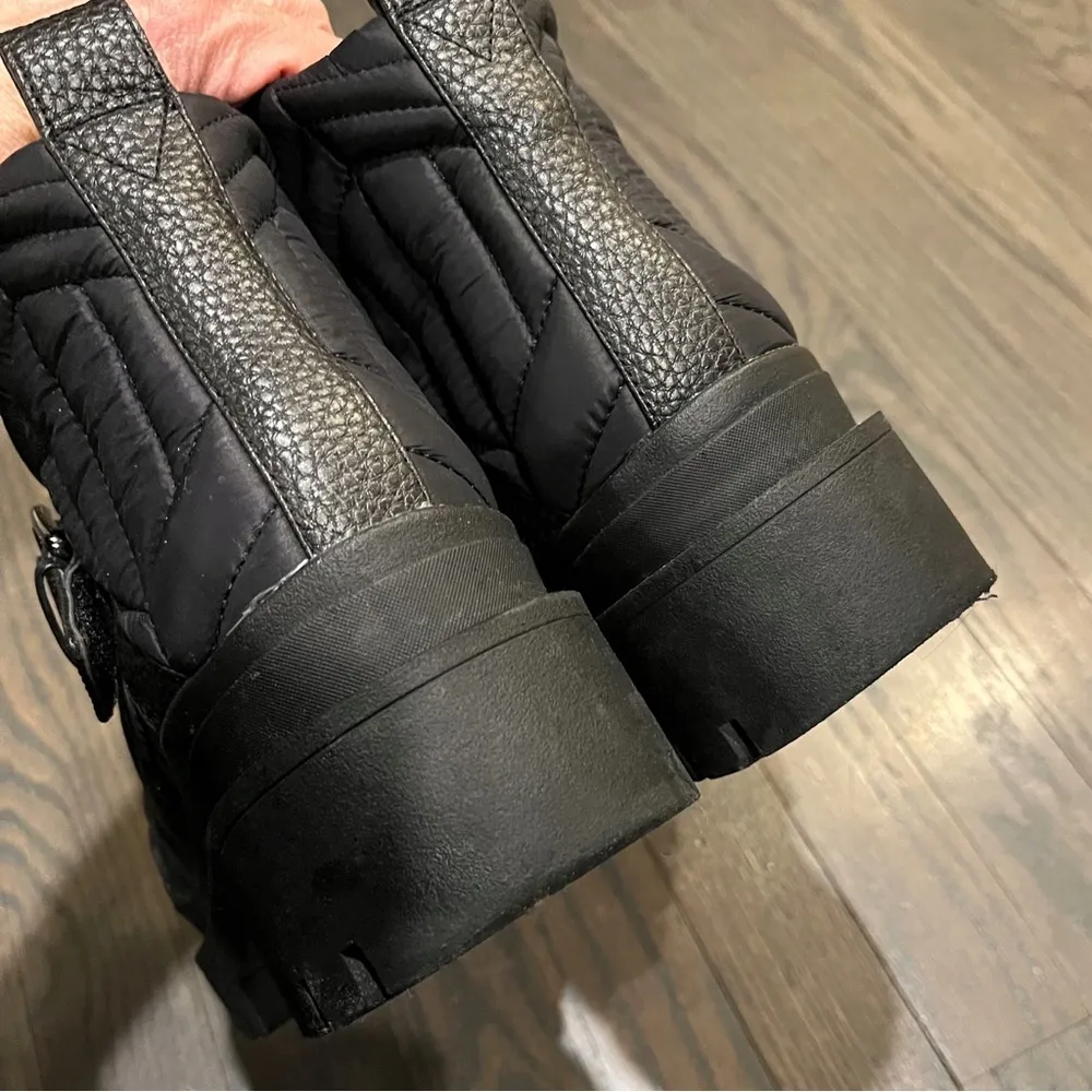 Vionic Women's Aspen "Janara" Buckle/ Strap Ankle Boots Size 9.5 Black Lug Sole - Image 7