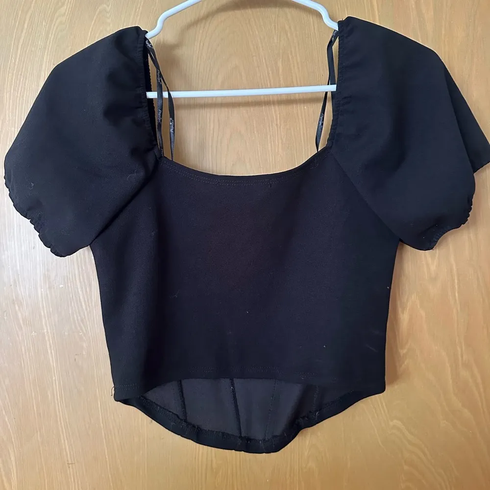 Corset Black Cropped Top with Puff Sleeves - Image 3