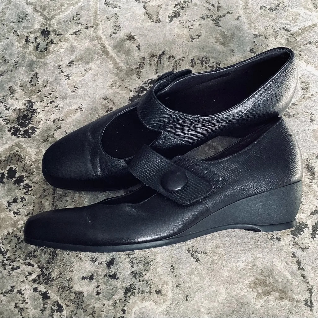 Genuine leather MUNRO shoes 🖤🖤 - Image 2