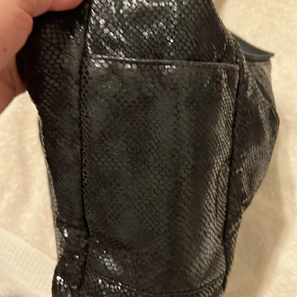 Fabulous preloved handbag 4 outside pockets adjustable strap 1 inside pocket GUC Black - Image 5