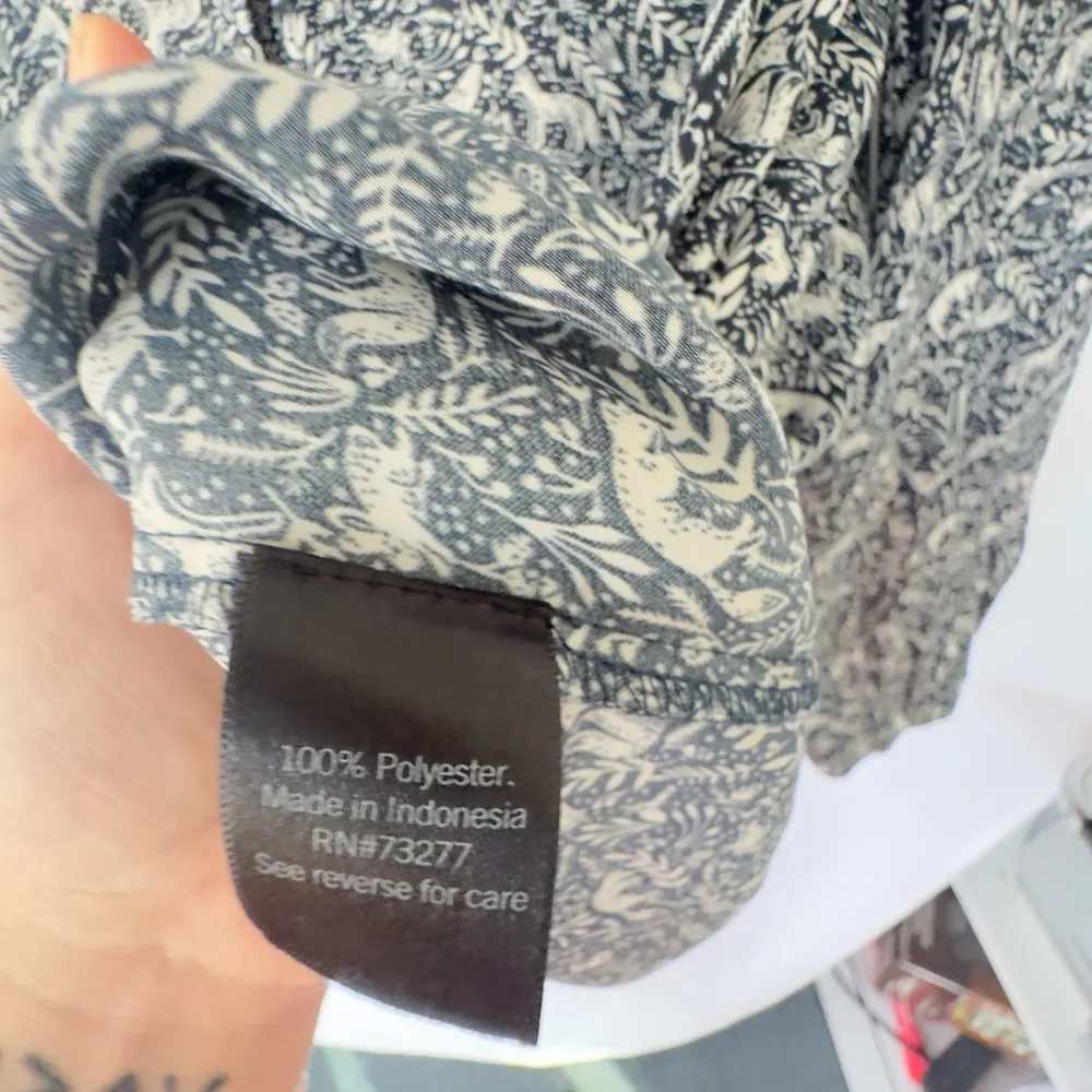 LC Lauren Conrad Button Front Ruffle Blouse with fox and rabbits, size Large - Image 8