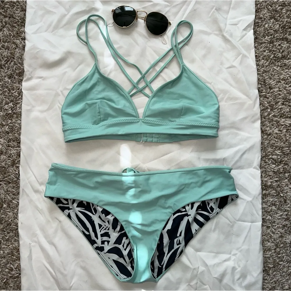 REVERSIBLE LULULEMON BIKINI SET - Image 2