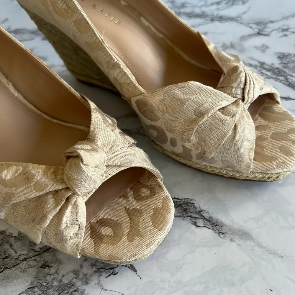 Kelly & Katie Ivala Beige Gold Metallic Animal Print Espadrille Wedge 8.5 - Image 5