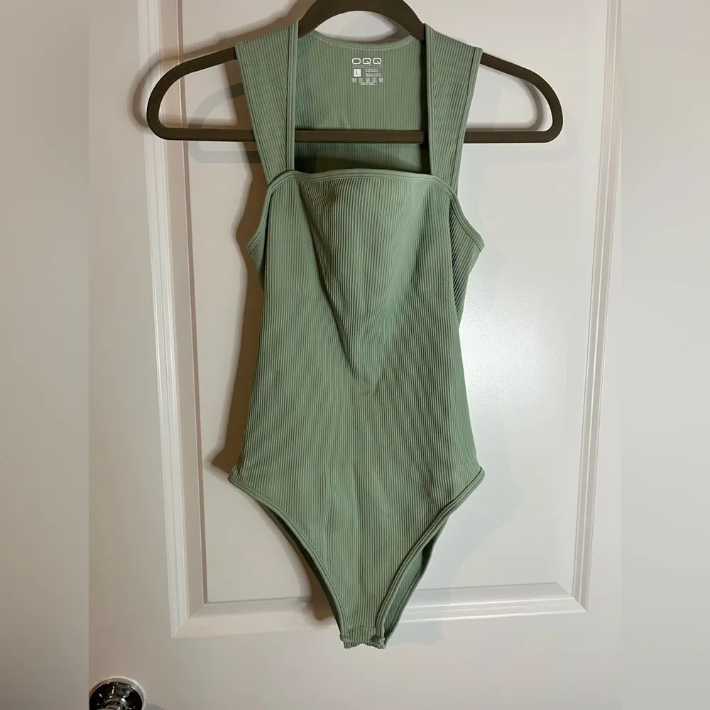OQQ Women's 1 Piece Bodysuit Sexy Ribbed Strappy Square Neck Sleeveless Sz Large Green - Image 8
