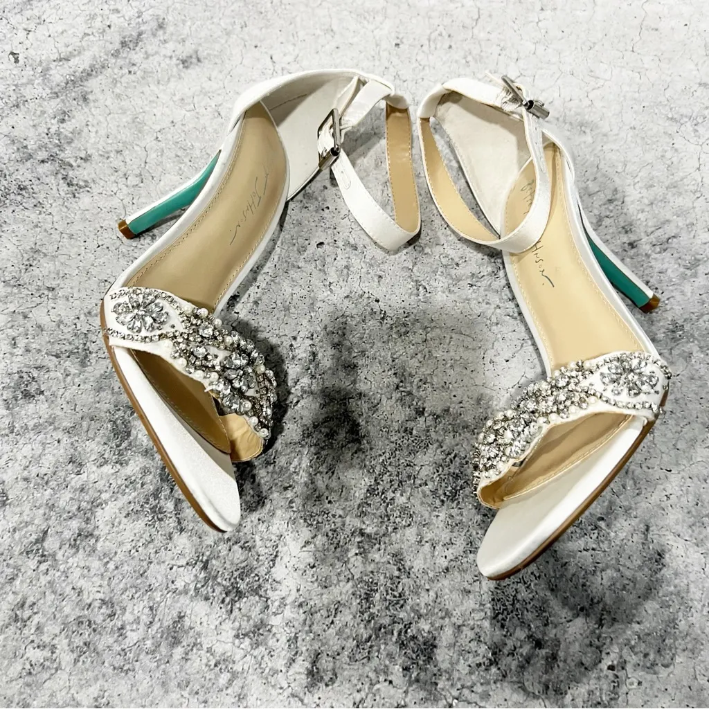 Betsey Johnson Women's Erin Jewel Dress Sandals White Embellished Size 8.5 - Image 3