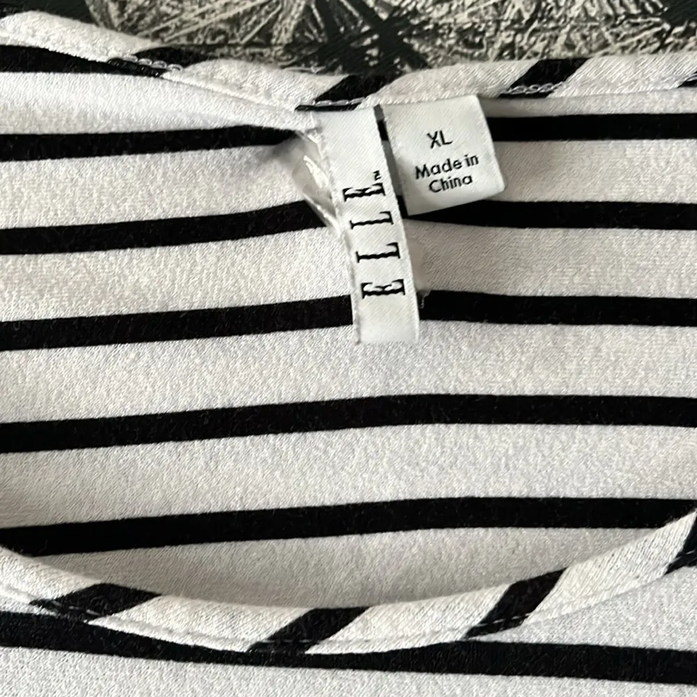 STRIPED COLD SHOULDER DOUBLE OR RUFFLE SLEEVES SWING BOTTOM BLOUSE - Image 6