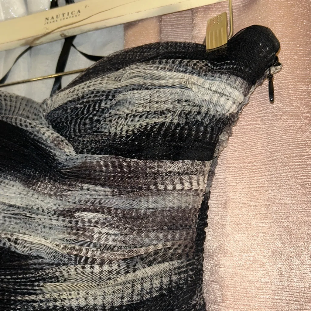 BCBGMAXAZRIA Size 02 Sweetheart Neckline Strapless Bandage Dress - Image 4