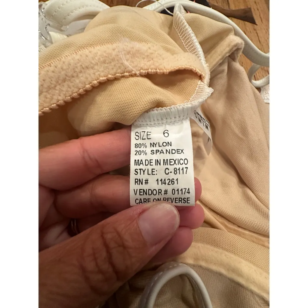 Shape Fx Swimsuit Women's Size 6 White - Image 6