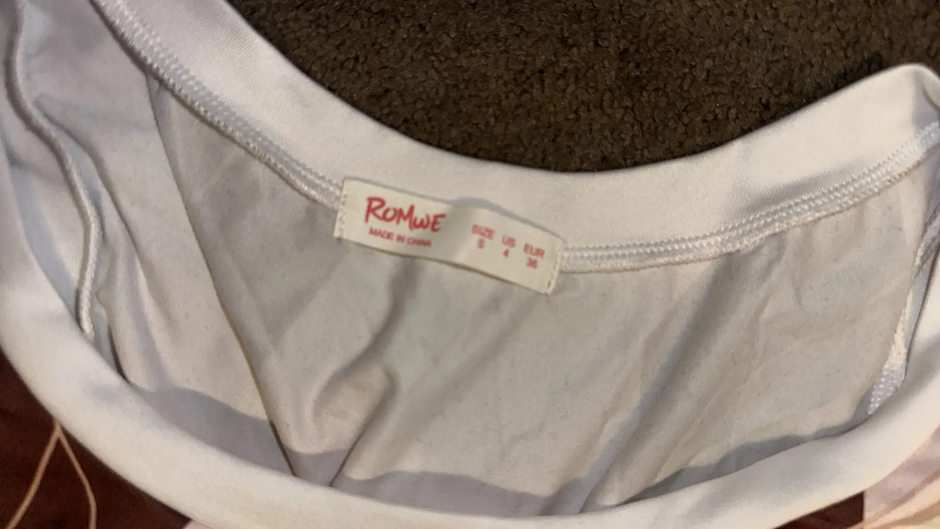 Romwe  Crop Top  - Image 3