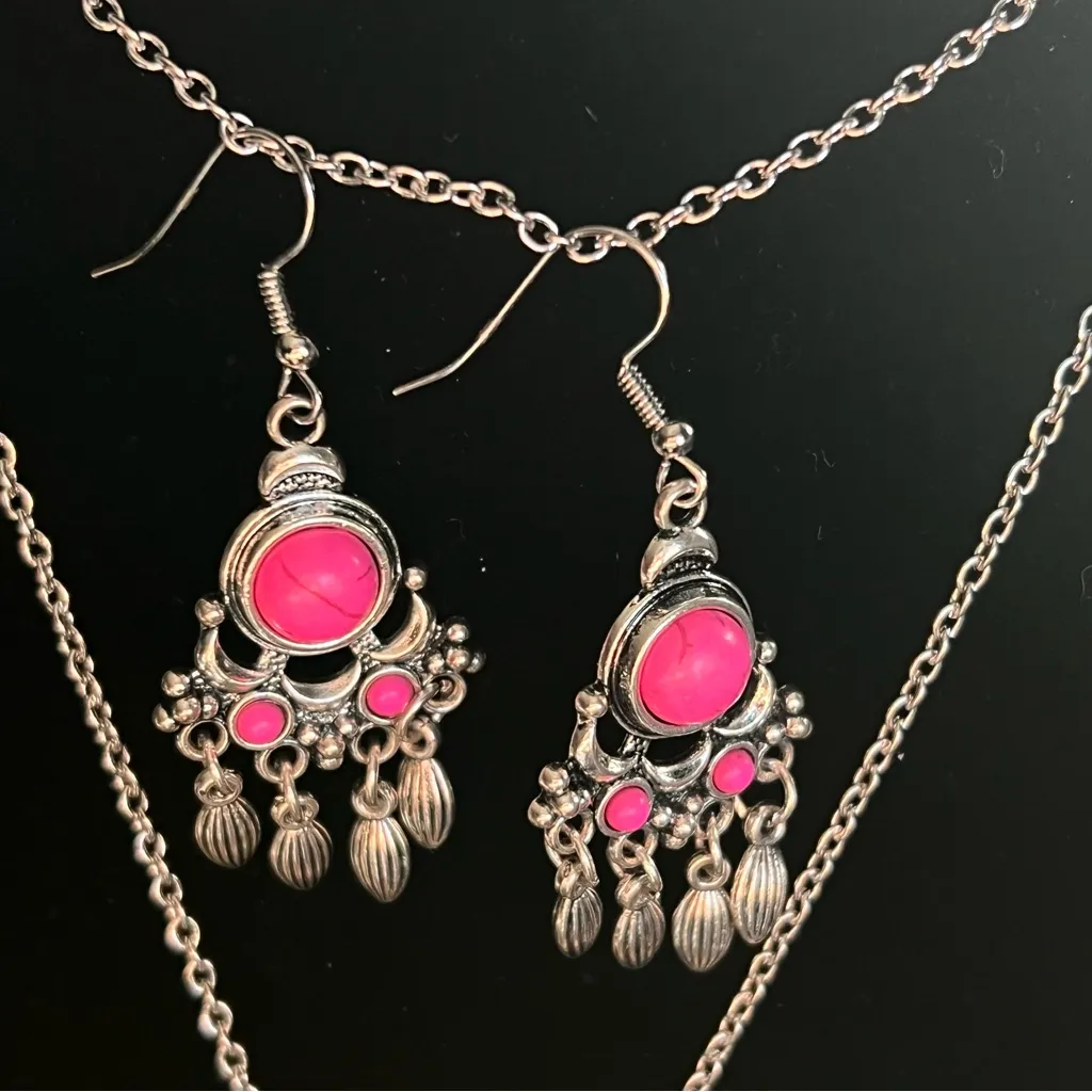 Y2K Necklace and Earrings Set, Silver tone and hot pink stones - Image 3
