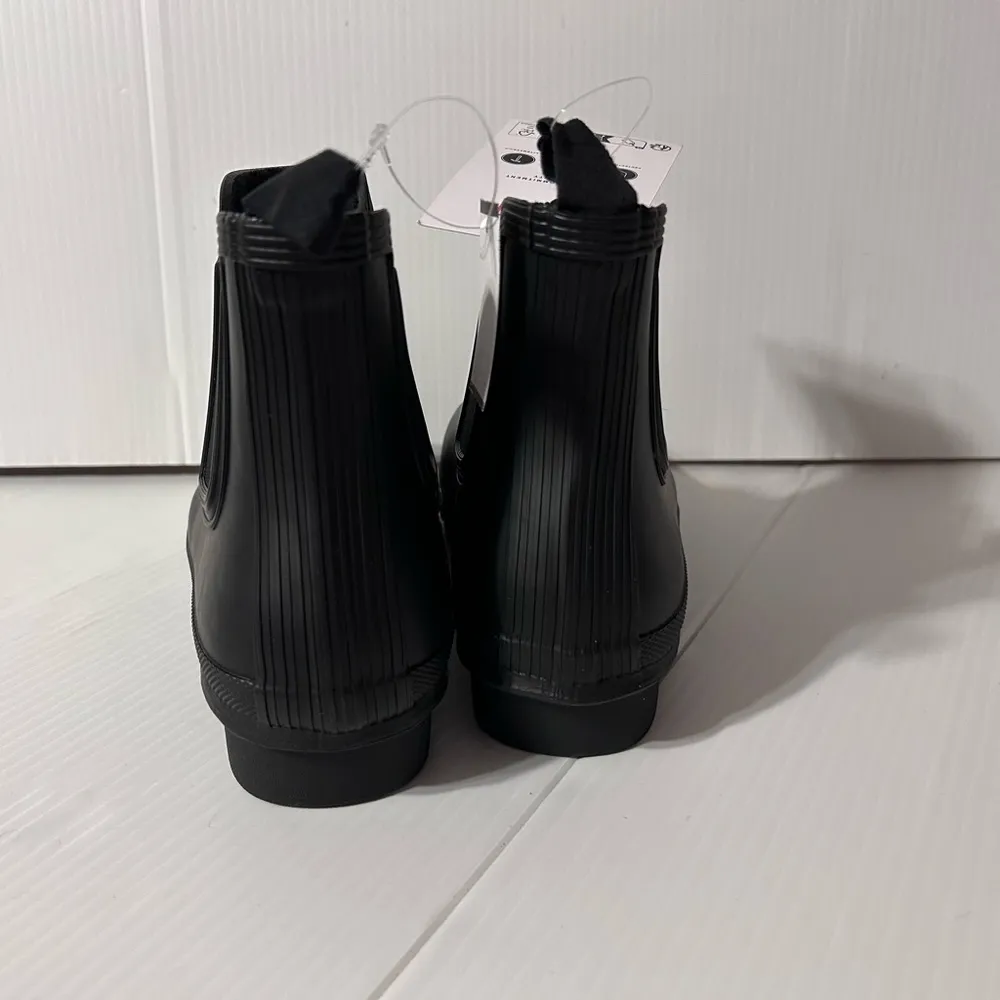 black insulated Chelsea rain ankle boots size 8 - Image 4