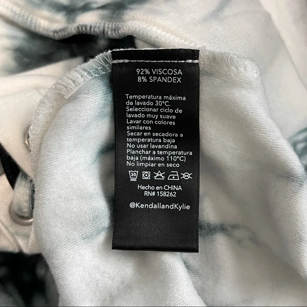 Kendall and Kylie Women’s Salt & Pepper Tie-Dye Lace Up Sweatshirt  M - Image 12