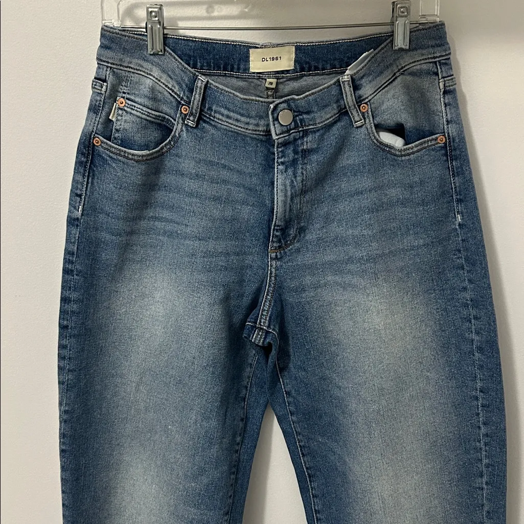 DL1961 Thea Boyfriend Jeans in Ravello - Image 6