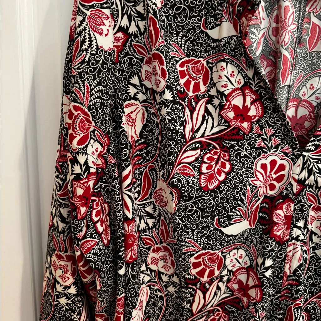 Lane Bryant Gathered Ruffle V Neck Popover Shirt Red Multi Floral Size 22/24 3X - Image 3