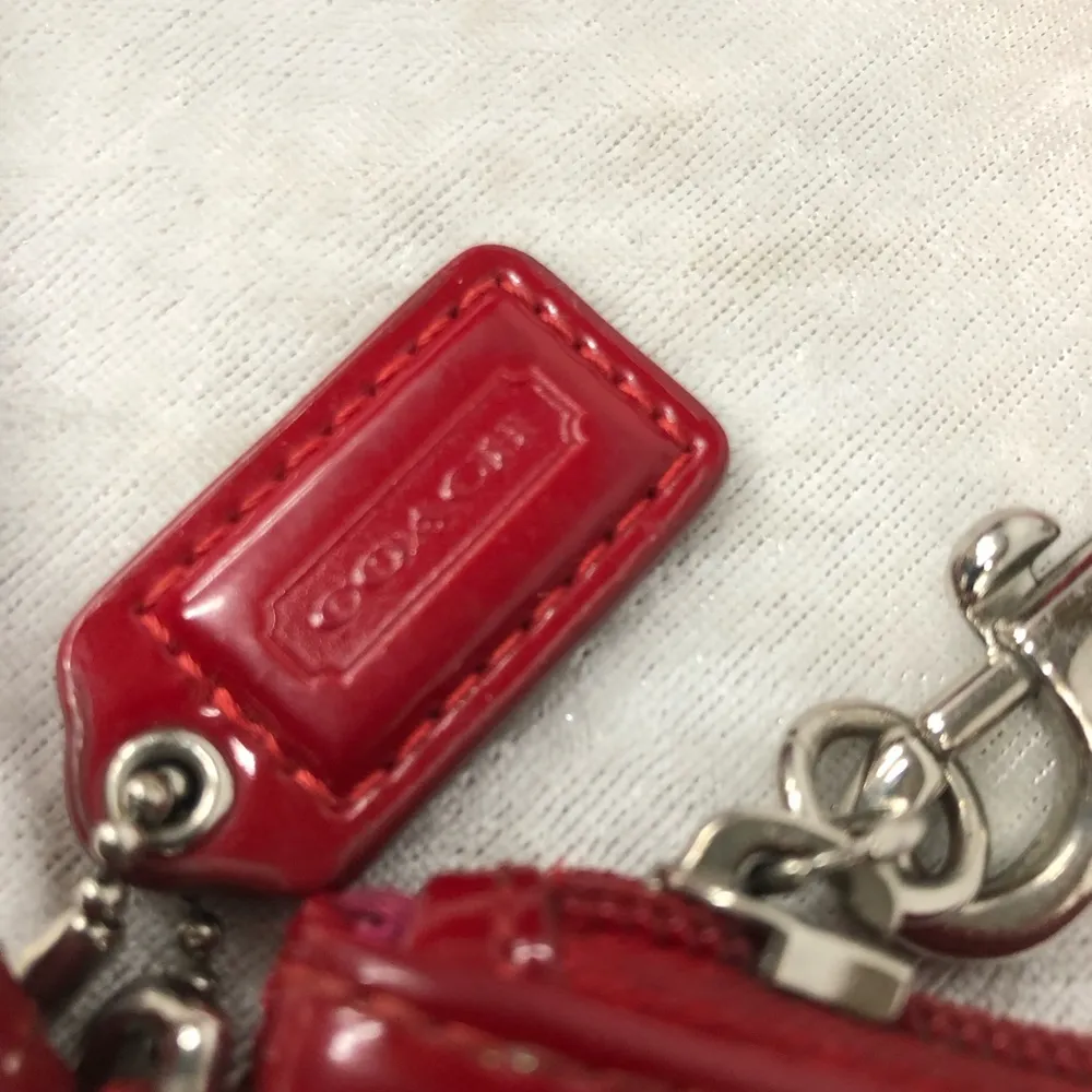 Coach Poppy red gloss quilted patent leather wristlet coin wallet FLAWED - Image 2