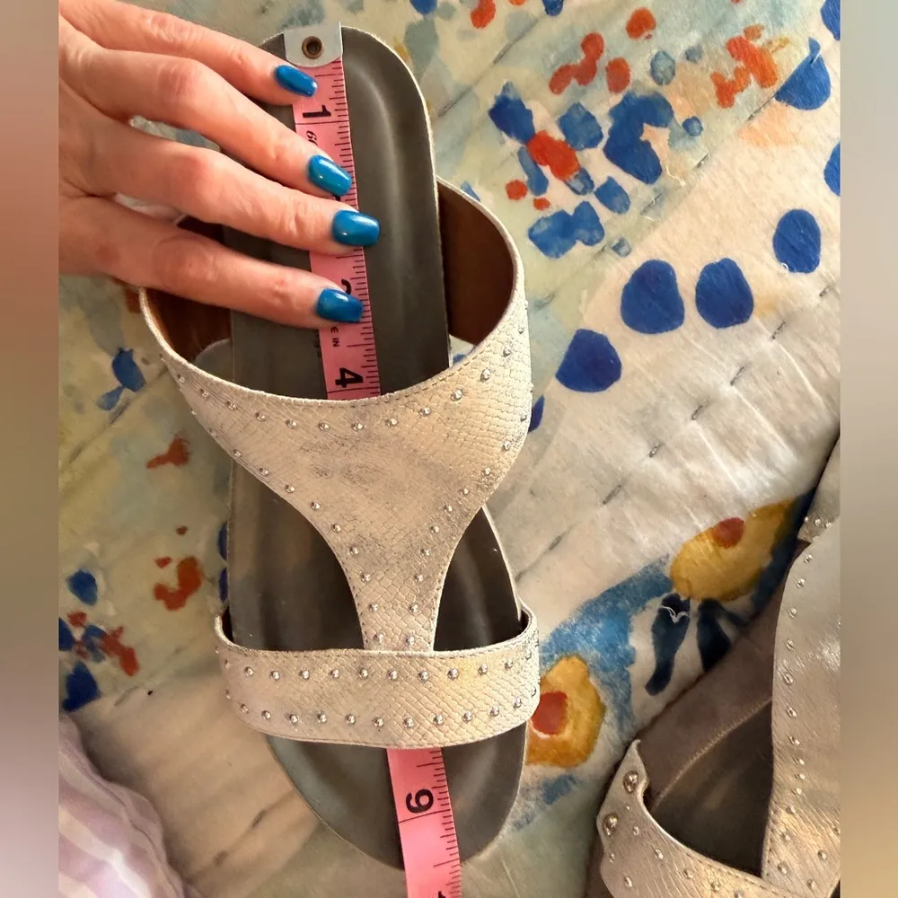 BOUTIQUE BY CORKY’S 7 Funkytime White Silver Slide Sandals EUC - Image 6