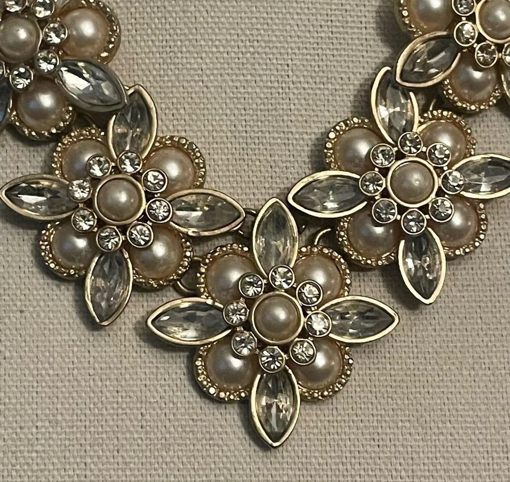 Jeweled flower statement necklace - Image 2