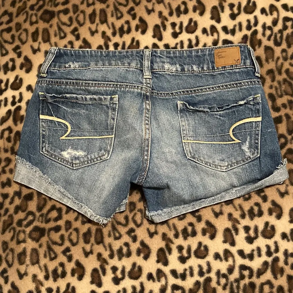 GUC AMERICAN EAGLE Shorts Women’s Size 2 AEO Distressed Denim Jean Shorts - Image 6