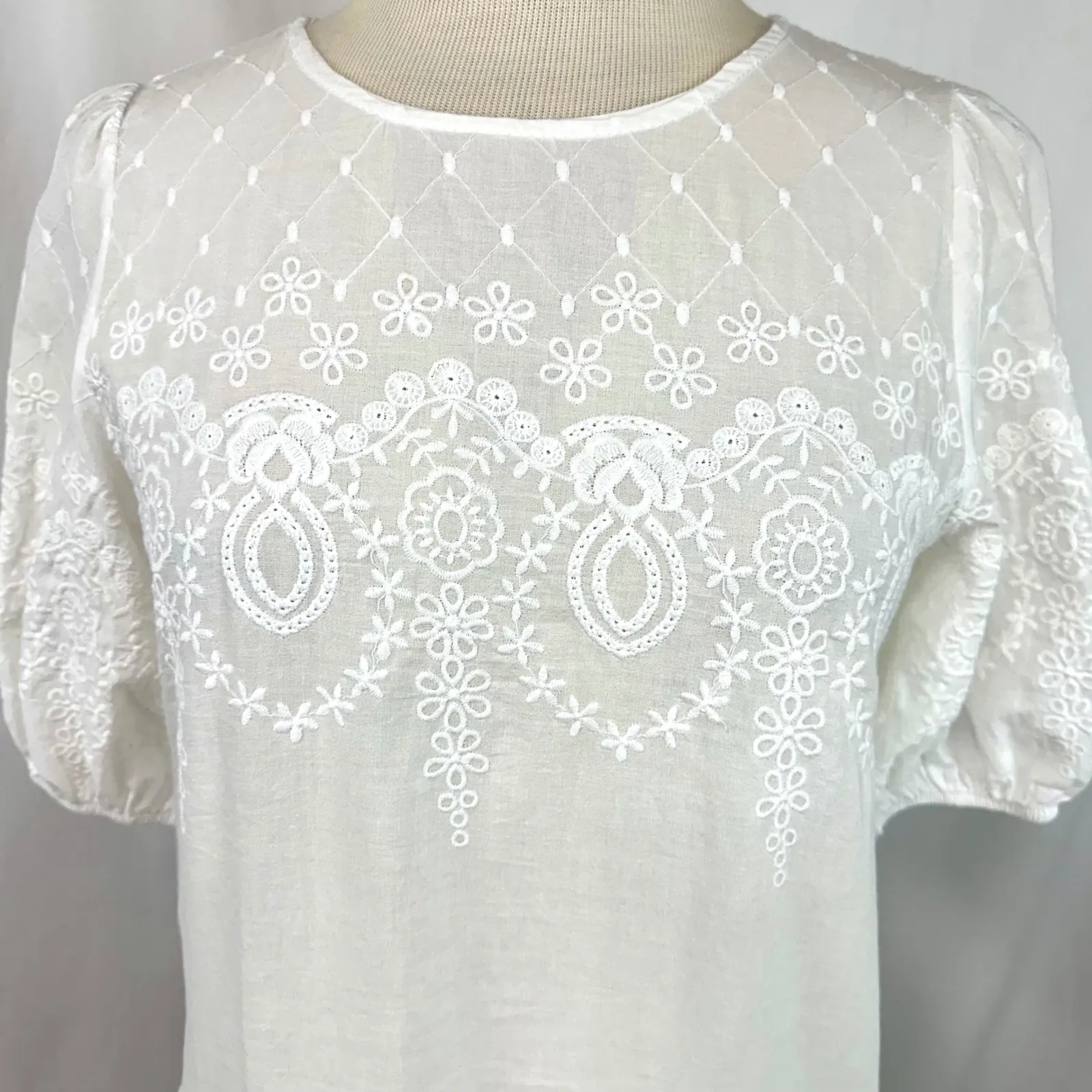 ANTHROPOLOGIE KINDRED White Embroidered Eyelet Lace Puff Sleeve Blouse Women's S - Image 2
