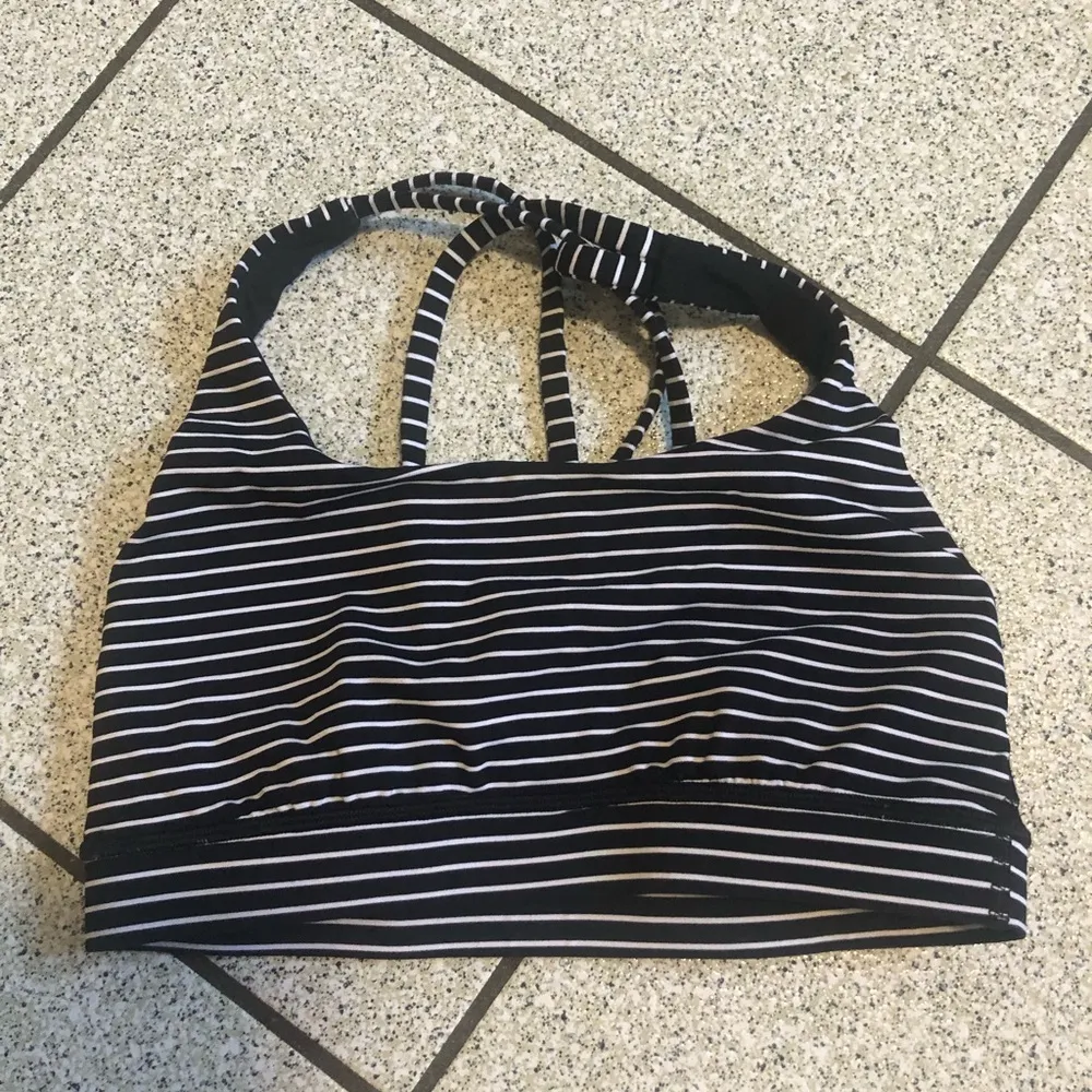 Lululemon  Athletica Energy Sports Bra in Mod Stripe Black White Size 4 Racerback - Image 4