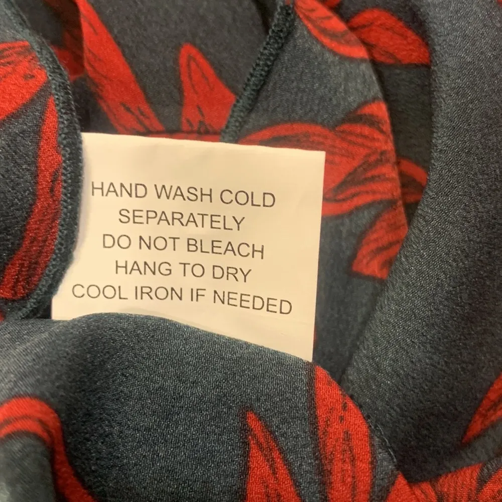 V-neck Ruffled Black and Red Floral Mini Dress Size Medium NWT - Image 15