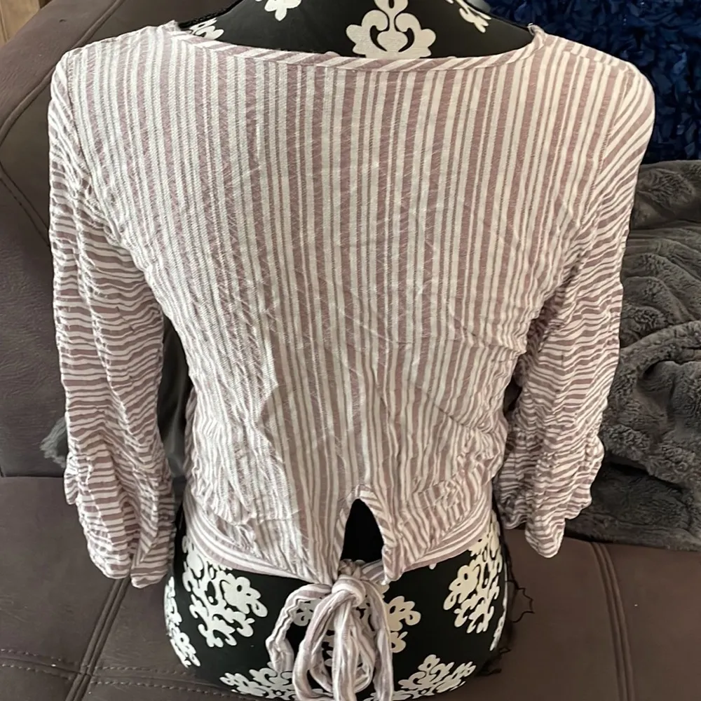CHARLOTTE RUSSE Pink/Punk and White Striped Crop 3/4 Sleeve Top Size Medium - Image 6