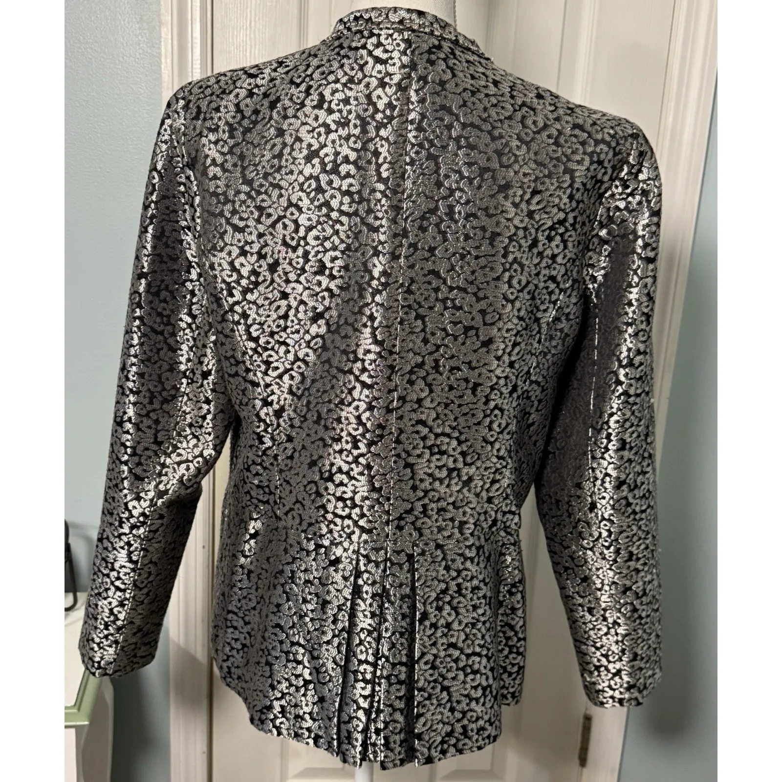 Notations Black And Silver Printed Button Up Blazer Size Large - Image 4