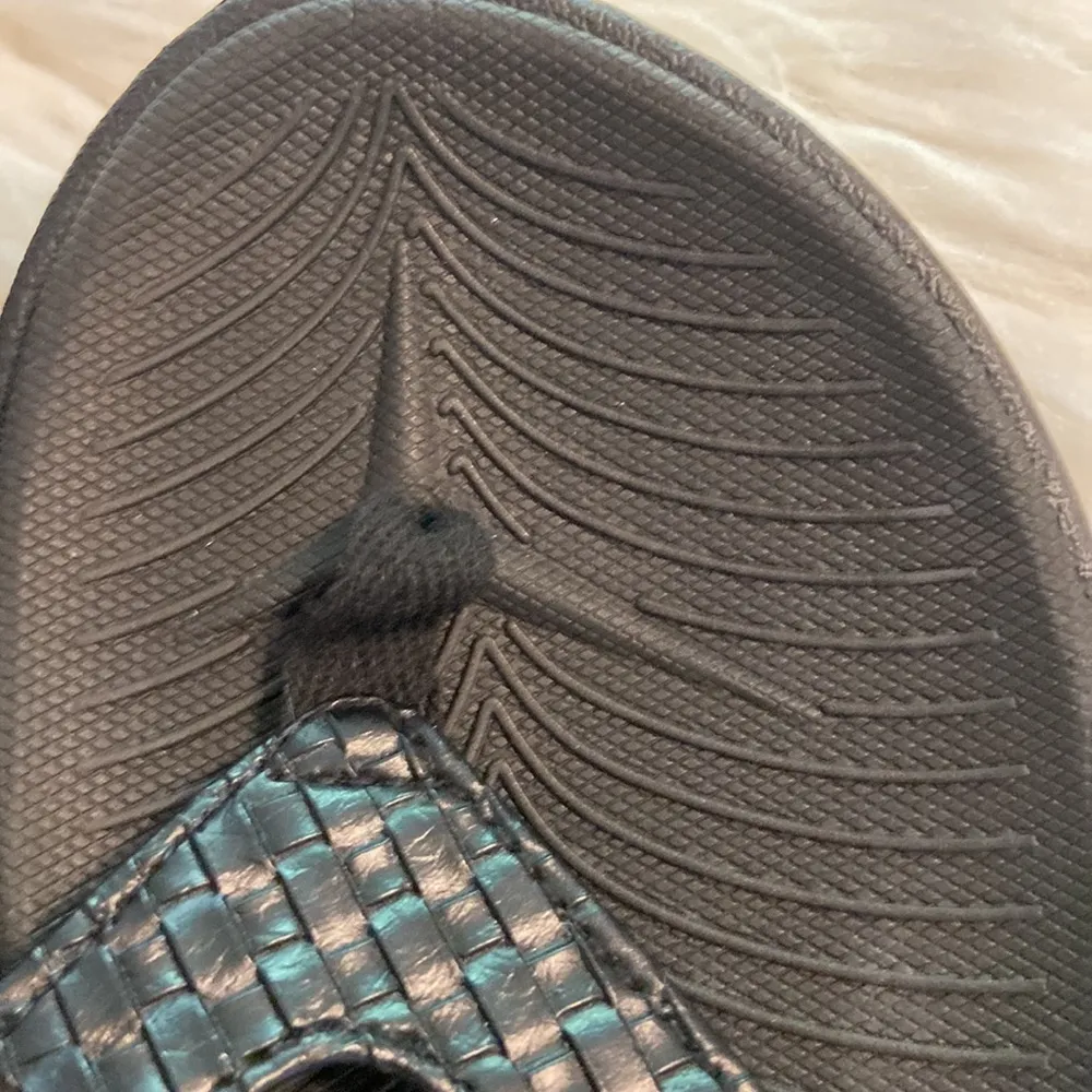 Kualu Black Flip Flops size 9.5 brand new - Image 10