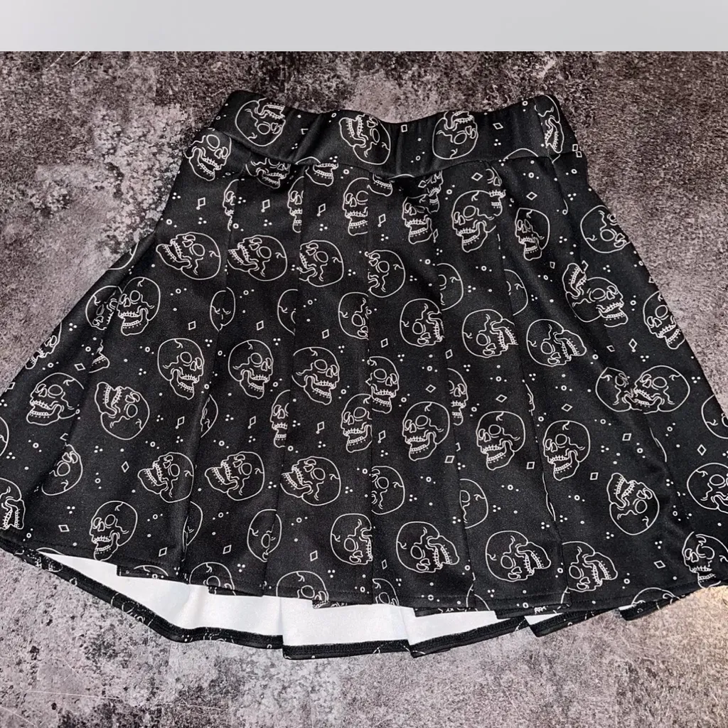Spencer's Black and White Skater Mini Skirt Size XS - Image 3