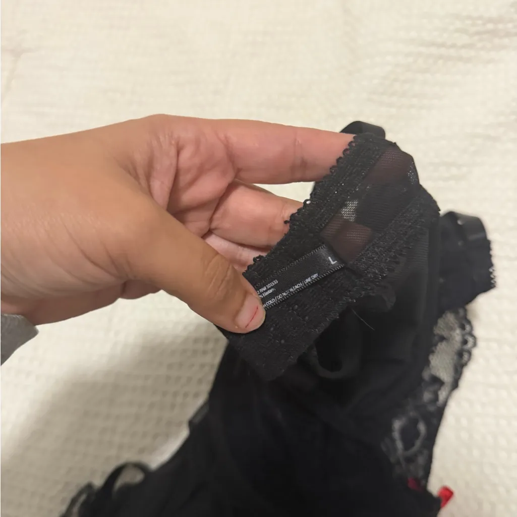 Elegant Black Lace Lingerie Set - Image 3