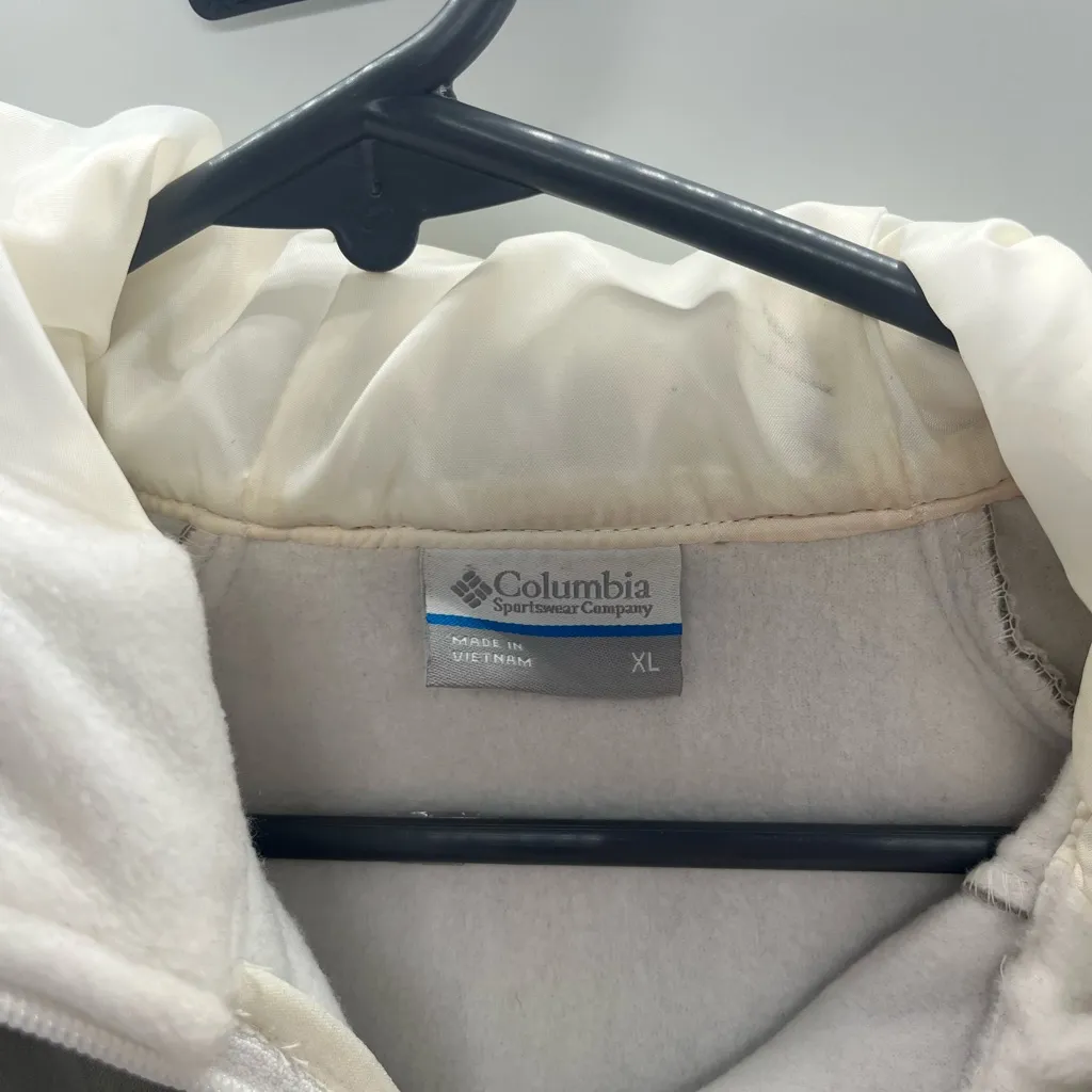 Columbia Grey & White Vest - Image 3