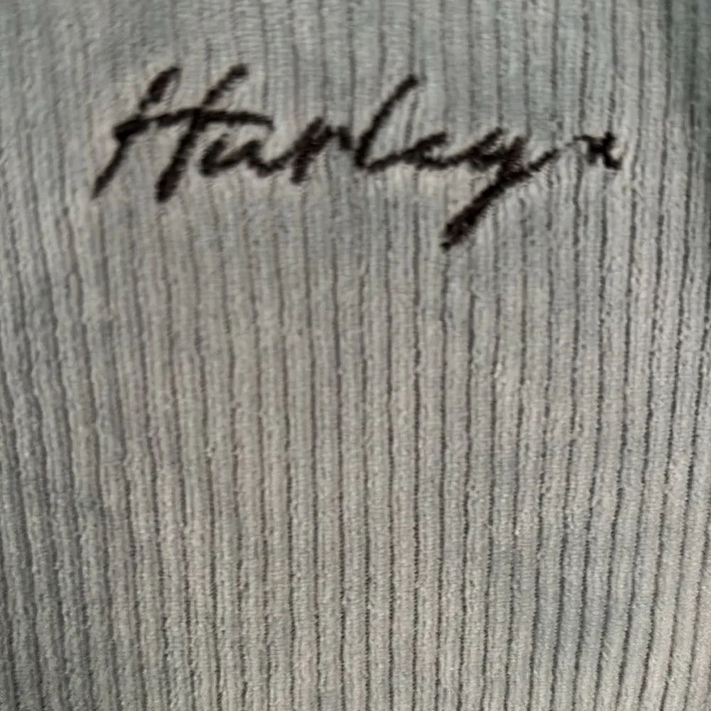 Hurley stretch corduroy shirt size medium - Image 3