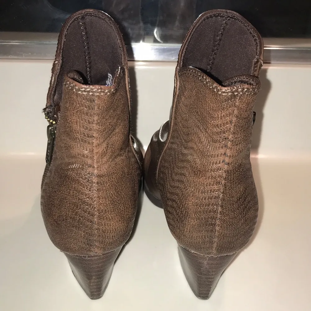 BareTraps Women’s Langley Faux Leather Vegan Brown Ruched Ankle Booties Boots - Image 6