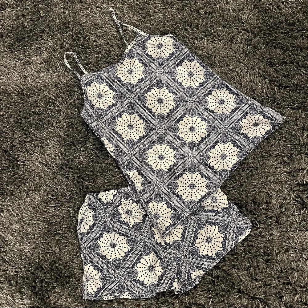 🍒EMME JORDAN BLUE AND WHITE LOUNGE SHORT SET SIZE SMALL🍒 - Image 2