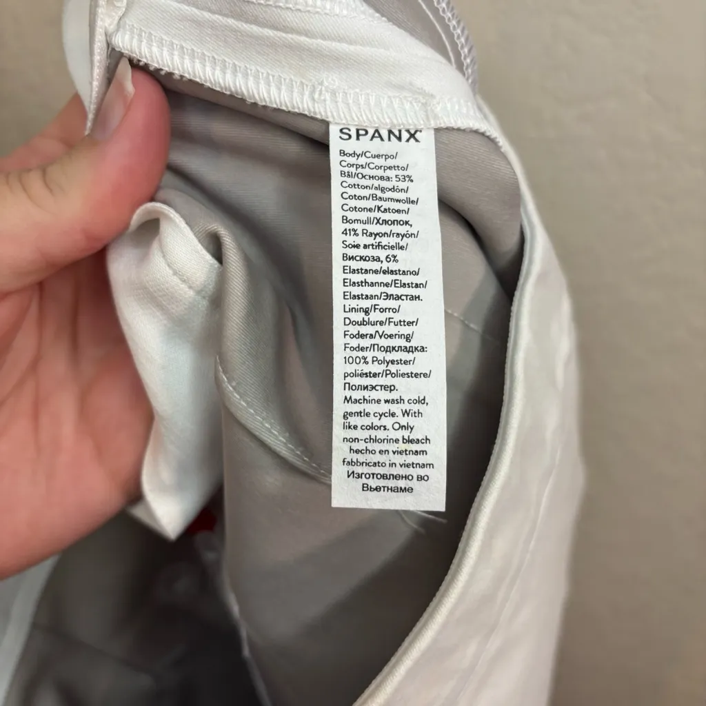 NWT Spanx On-the-Go 4” Silver Lining Technology Shorts Classic White Size L - Image 11