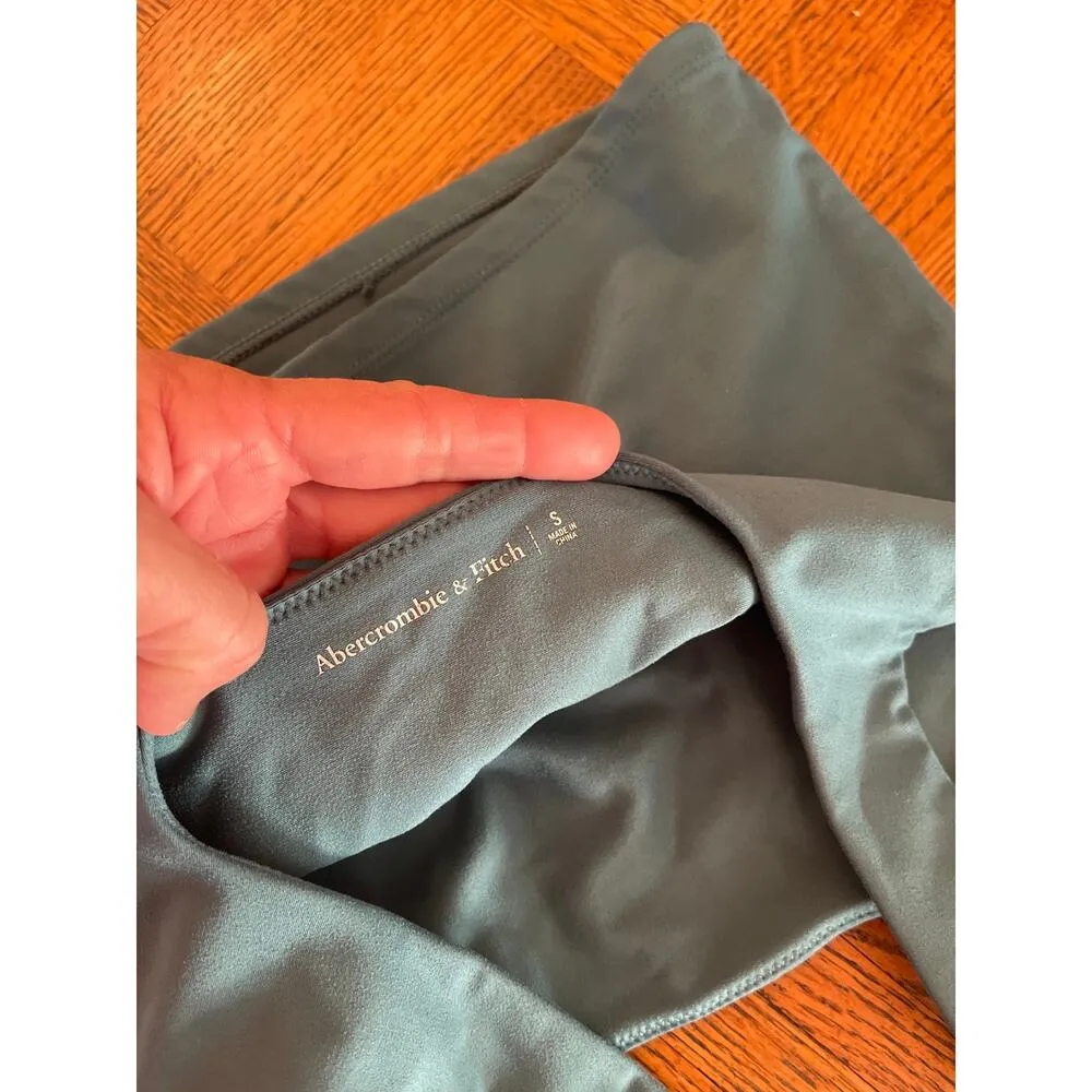 Abercrombie and Fitch cropped tank/sports bra - Image 3