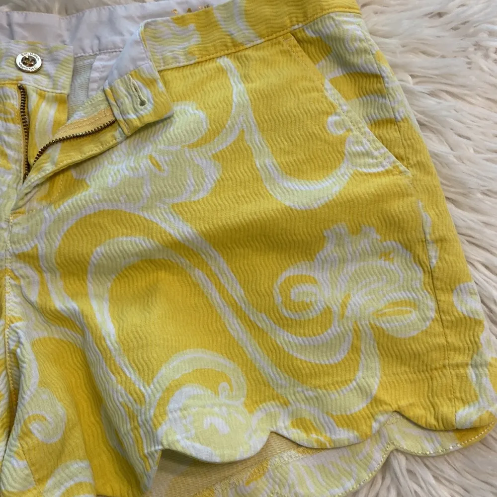 Lilly Pulitzer Women’s Shorts size 14 please see all photos color gold/white - Image 11