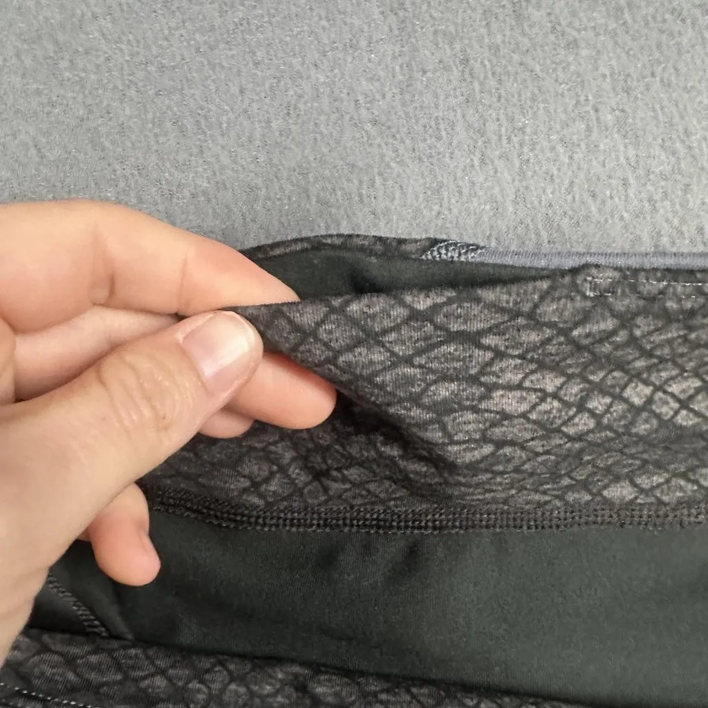 Under Armour Crop Leggings Womens Medium Fitted Yoga Pants AllSeasonGear - Image 6