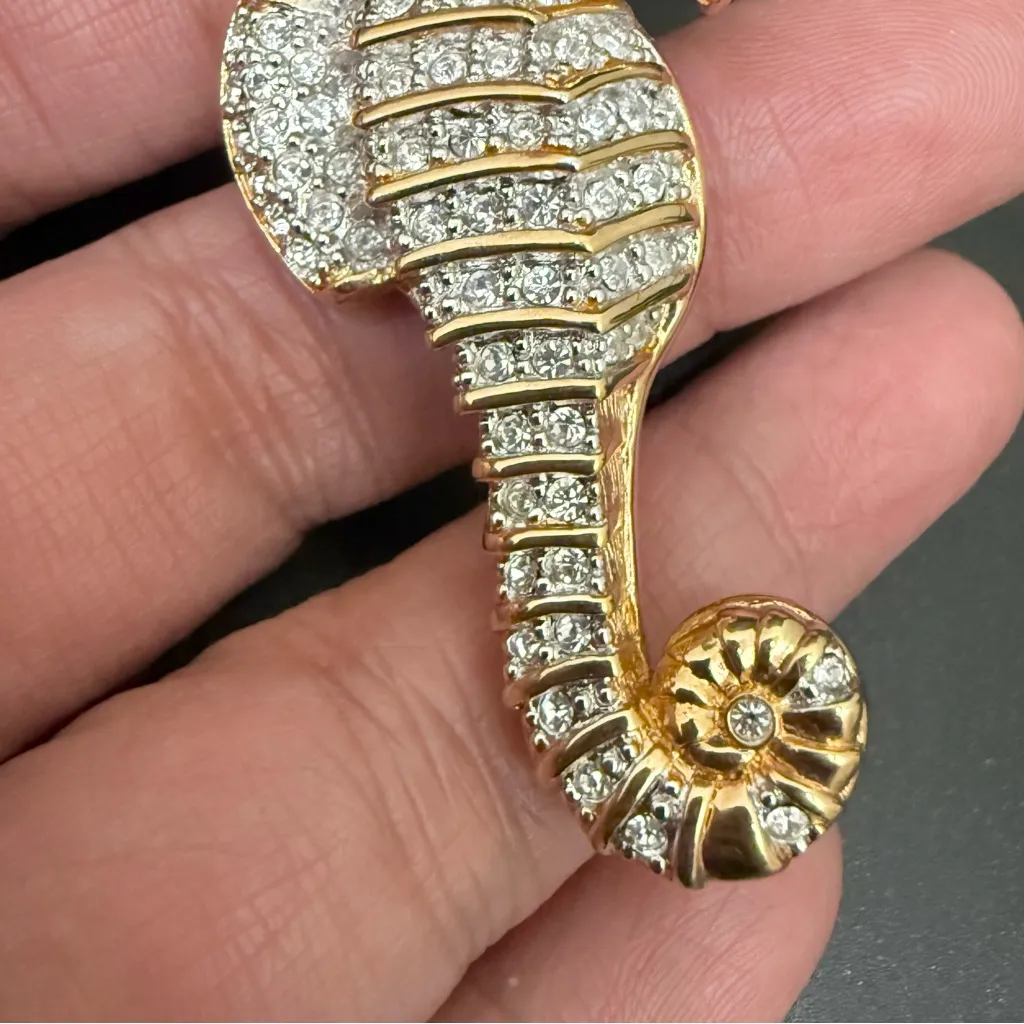 Vintage SWAROVSKI Swan Signed Gold-tone Pave Crystals Seahorse Brooch 24g. - Image 13
