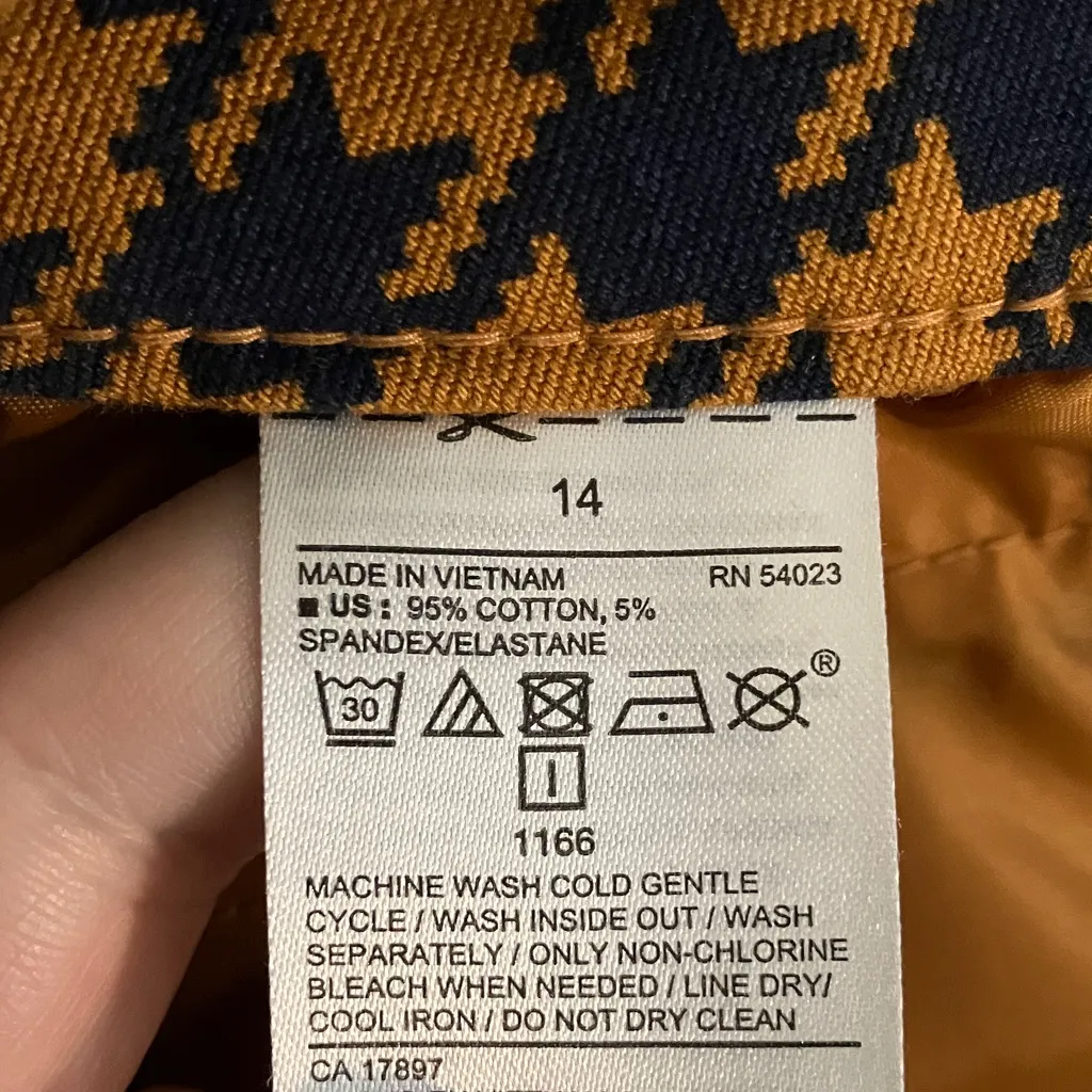 Old Navy Pixie Ankle Pants, Size 14 - Image 5